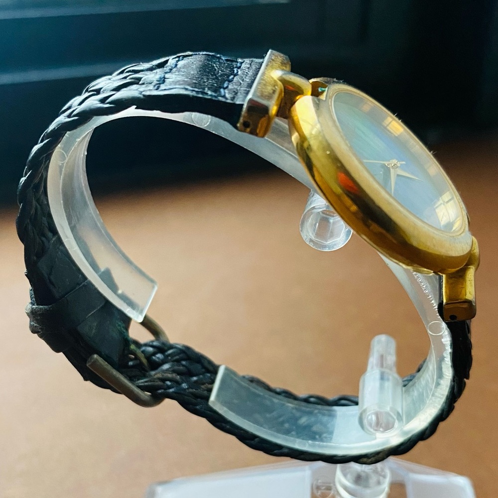 Vintage 1980s Fossil Blue Mother-of-Pearl Dial Watch - Picture 3 of 7